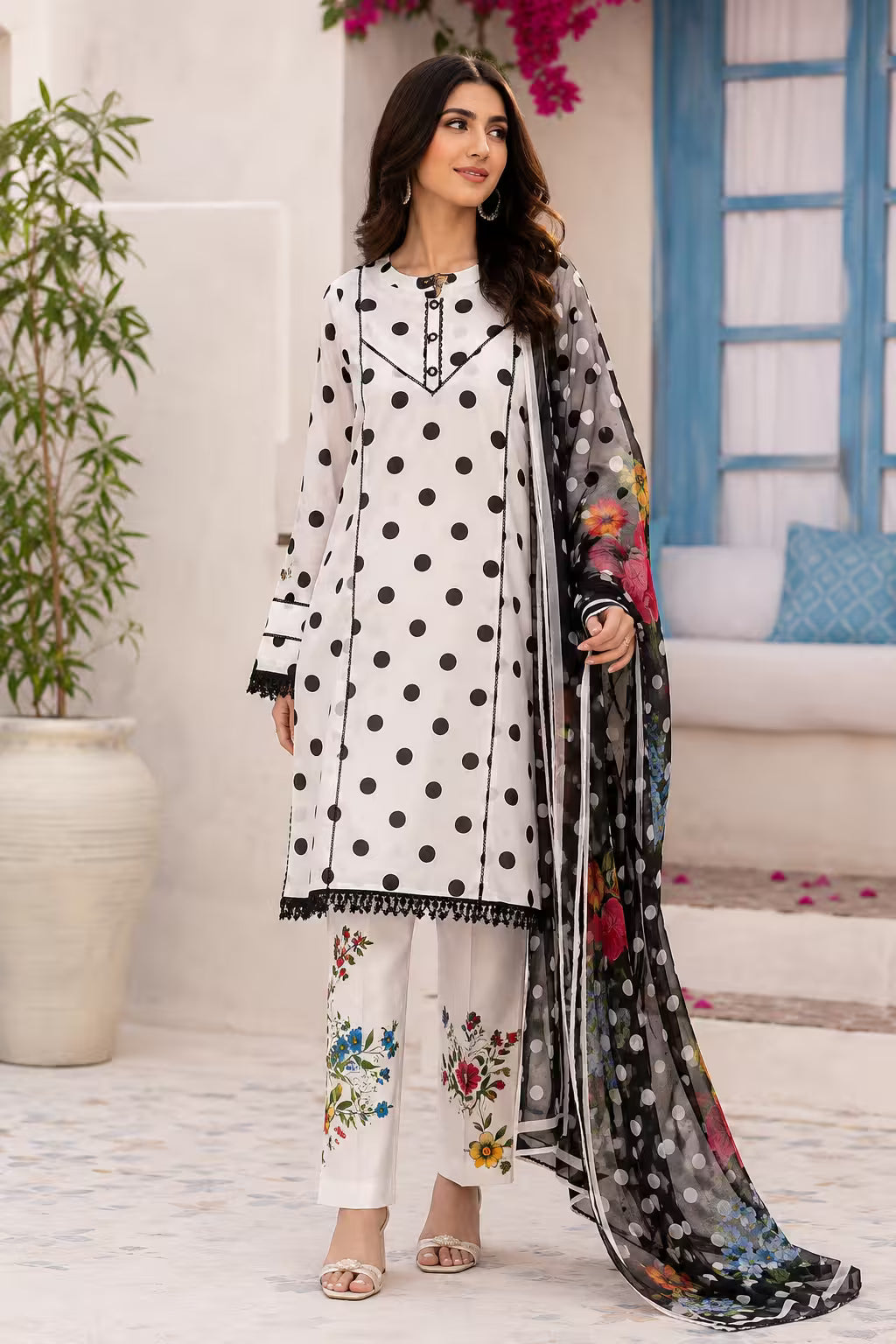 Polka dots lawn